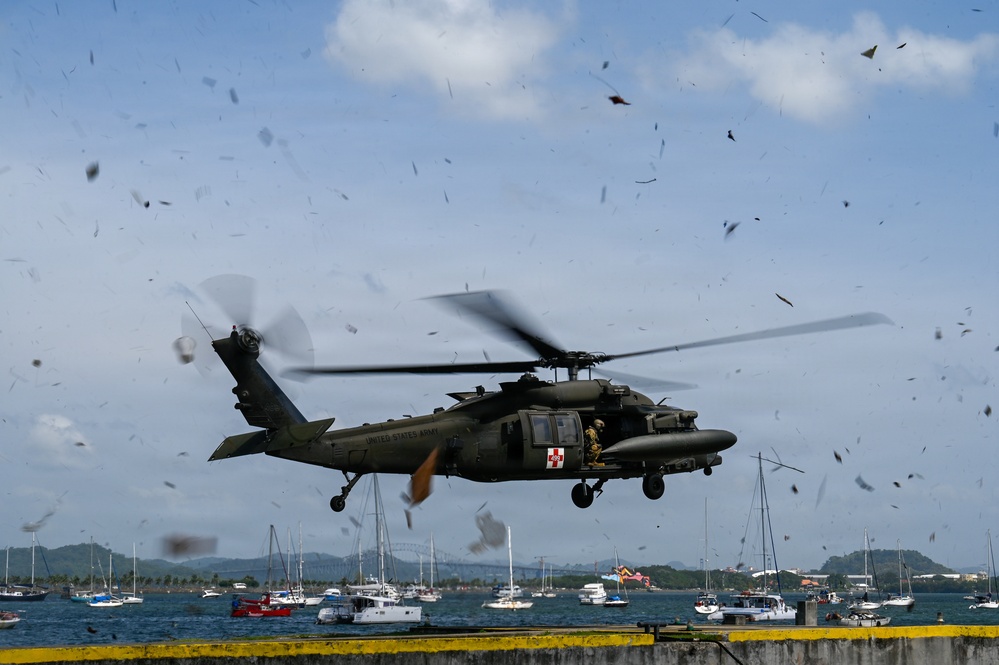 Joint Task Force-Bravo executes a medical evacuation rehearsal with Hospital Santo Tómas