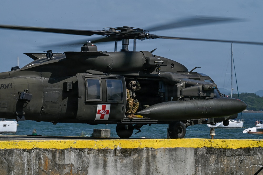Joint Task Force-Bravo executes a medical evacuation rehearsal with Hospital Santo Tómas