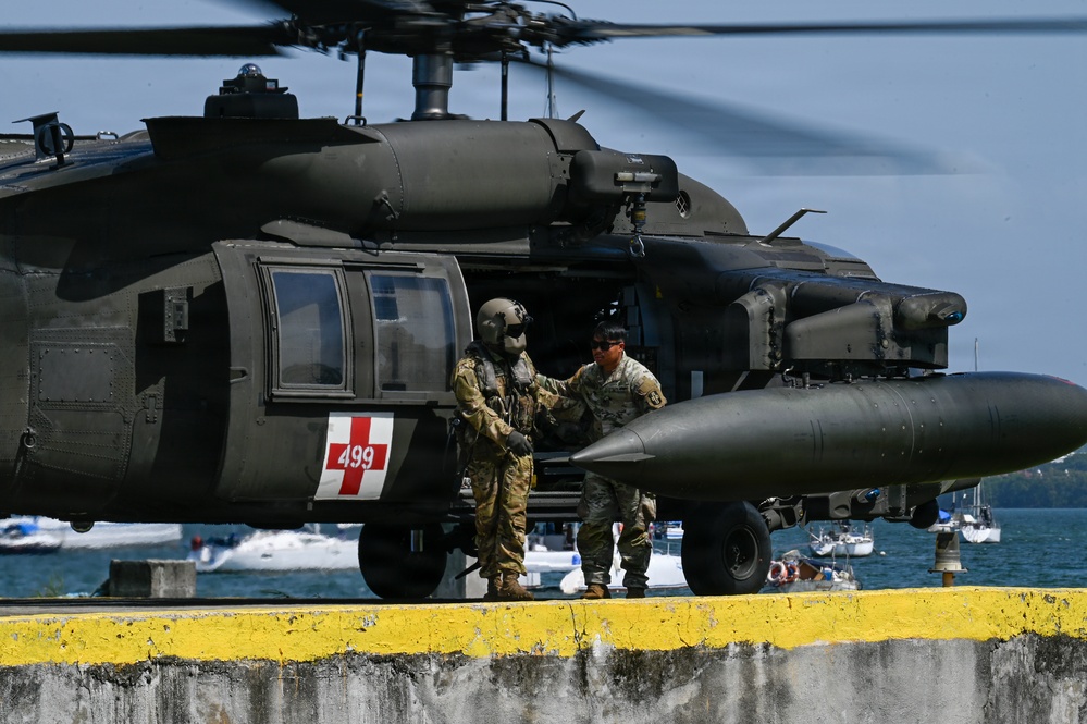 Joint Task Force-Bravo executes a medical evacuation rehearsal with Hospital Santo Tómas