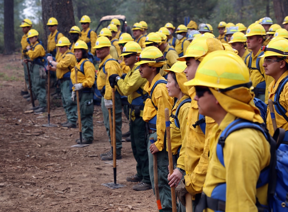 Congresswoman Kim Schrier visits National Guard Soldiers and Airmen at Little Giant Fire