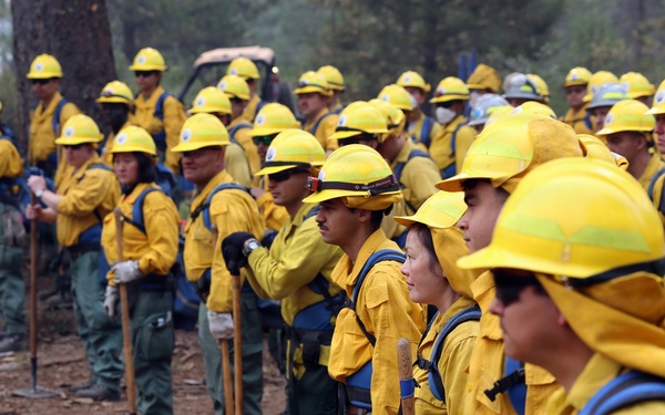 Congresswoman Kim Schrier visits National Guard Soldiers and Airmen at Little Giant Fire