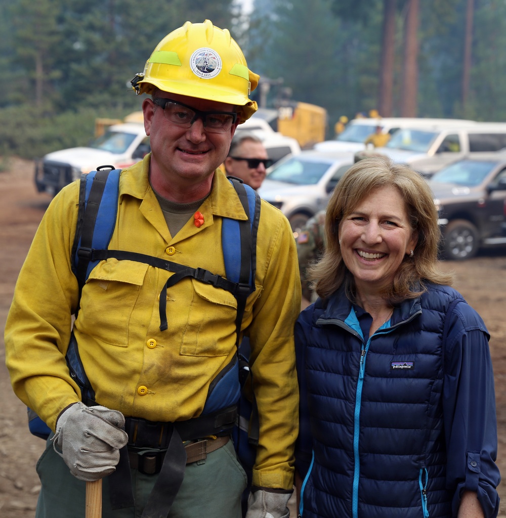 Congresswoman Kim Schrier visits National Guard Soldiers and Airmen at Little Giant Fire