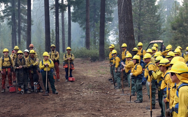 Congresswoman Kim Schrier visits National Guard Soldiers and Airmen at Little Giant Fire