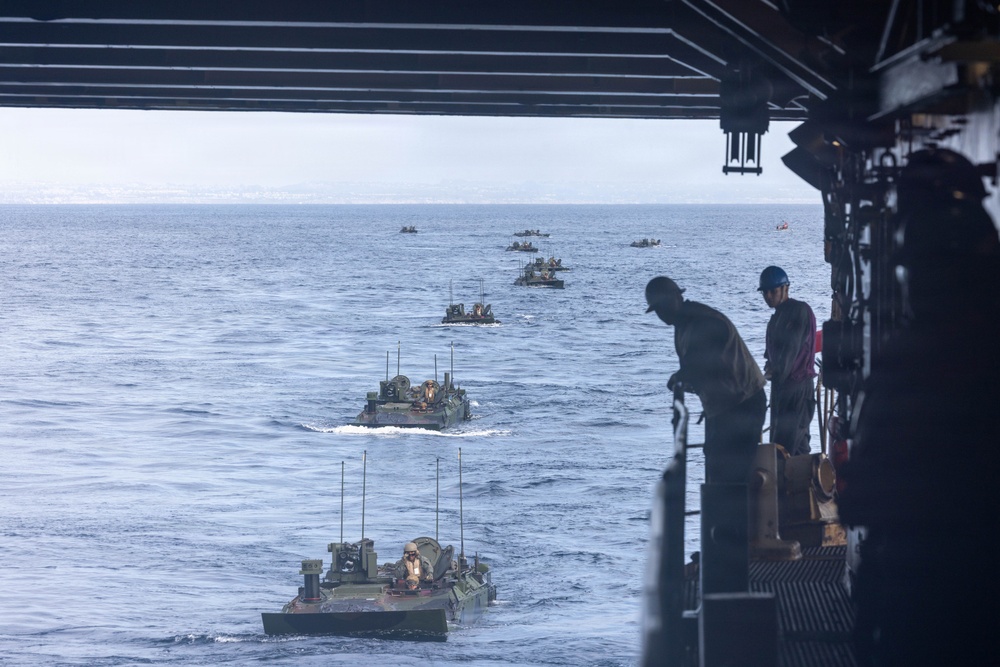 3rd AA Bn. conduct amphibious training during QUART