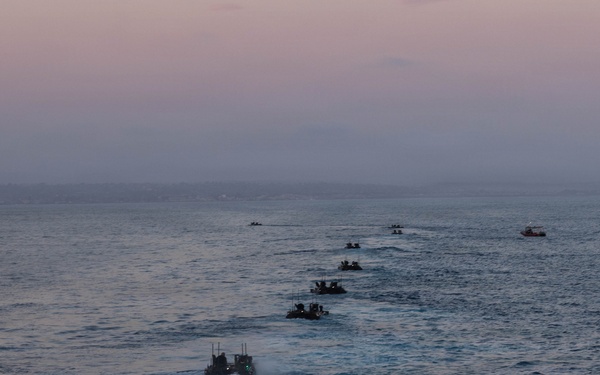 3rd AA Bn. conduct amphibious training during QUART