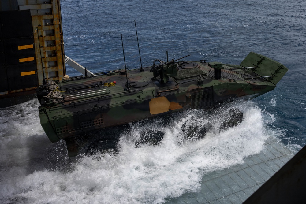 3rd AA Bn. conduct amphibious training during QUART