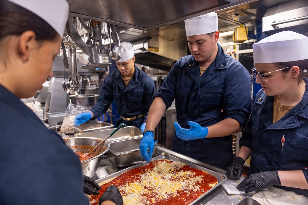 USS Roosevelt (DDG 80) Crew Maintains Readiness