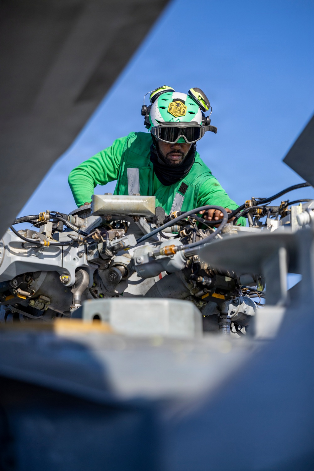 USS Roosevelt (DDG 80) Crew Maintains Readiness