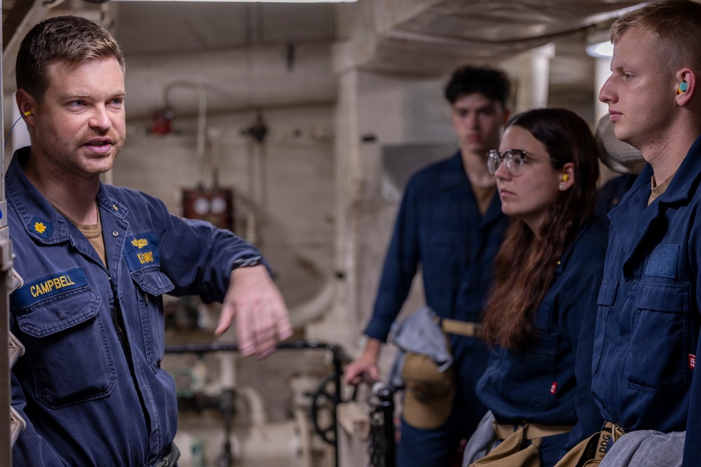 Midshipmen Tour USS Roosevelt (DDG 80)