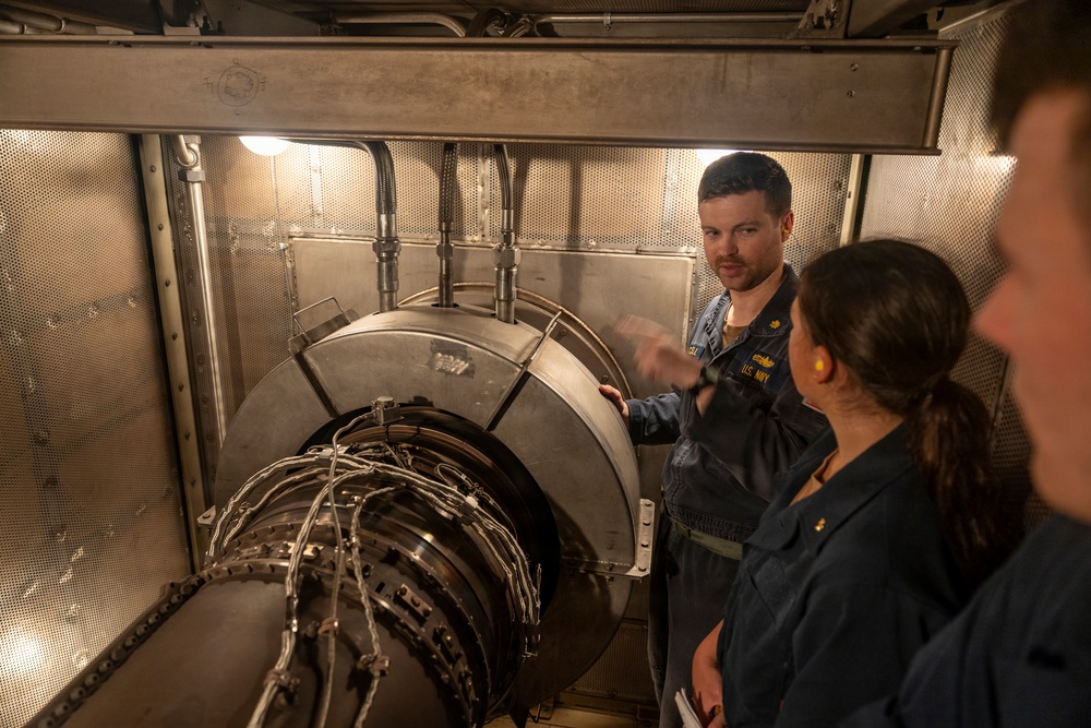 Midshipmen Tour USS Roosevelt (DDG 80)