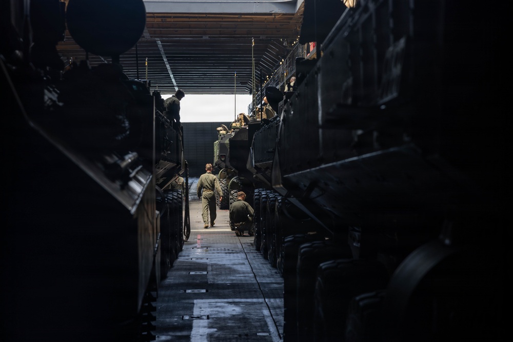 3rd AA Bn. conduct amphibious training during QUART