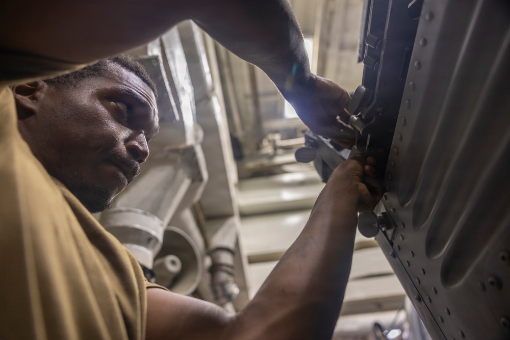 Sailors Conduct Maintenance on USS Roosevelt (DDG 80)