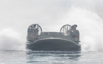 QUART 26.4: MAG-16, MAG-39 conduct deck landing qualifications aboard USS ASHLAND