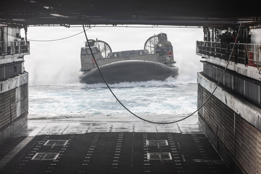 QUART 26.4: MAG-16, MAG-39 conduct deck landing qualifications aboard USS ASHLAND