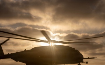 QUART 26.4: VMM 165, HMLA 169, HMLA 267, and HMH 465 conduct deck landing qualifications aboard USS ASHLAND