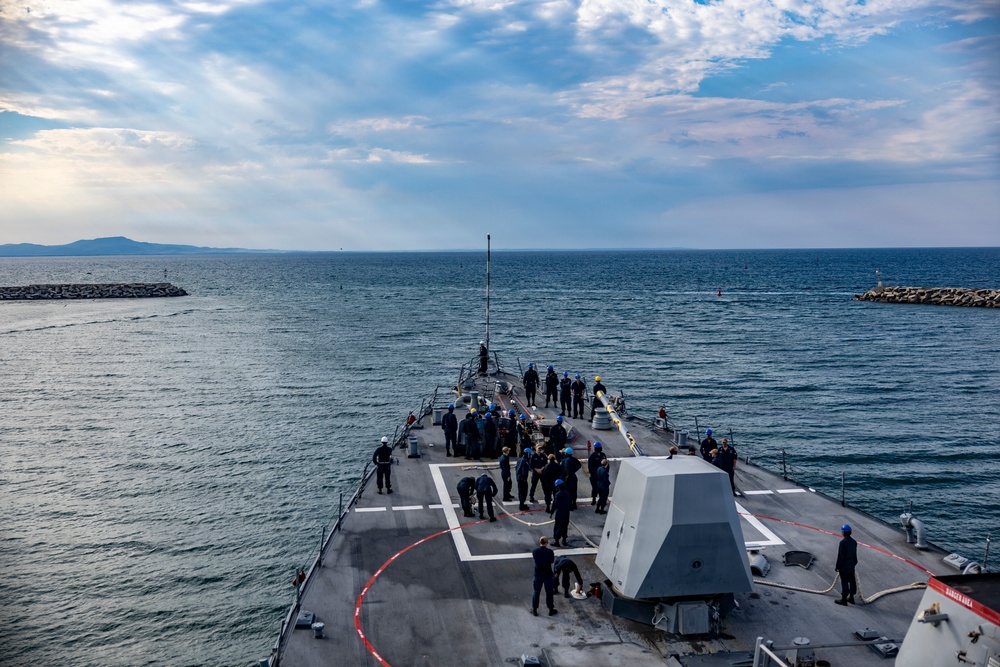 USS Roosevelt (DDG 80) Outbound from Alexandroupolis