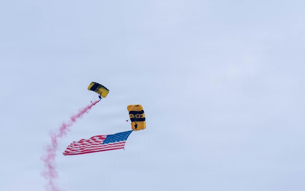 Golden Knights Drop Into the Rochester International Airshow
