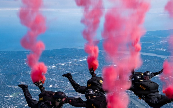 Golden Knights Drop Into the Rochester International Airshow