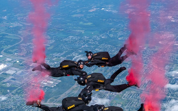 Golden Knights Drop Into the Rochester International Airshow