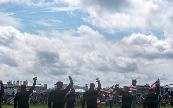 Golden Knights Drop Into the Rochester International Airshow