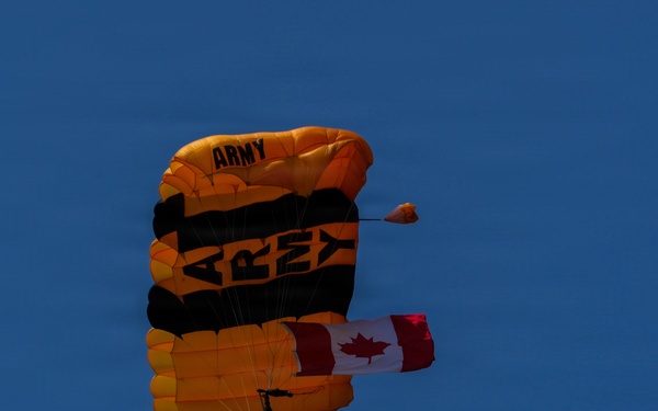 Golden Knights Drop Into the Rochester International Airshow