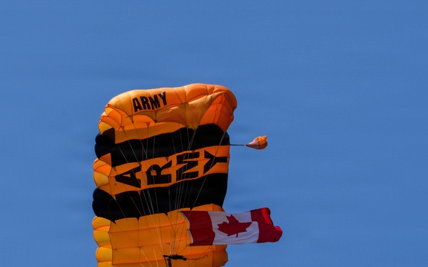 Golden Knights Drop Into the Rochester International Airshow