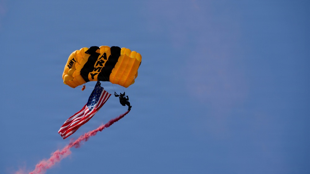 Golden Knights Drop Into the Rochester International Airshow