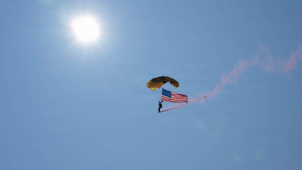 Golden Knights Drop Into the Rochester International Airshow