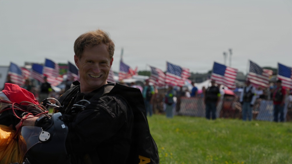 Golden Knights Drop Into the Rochester International Airshow