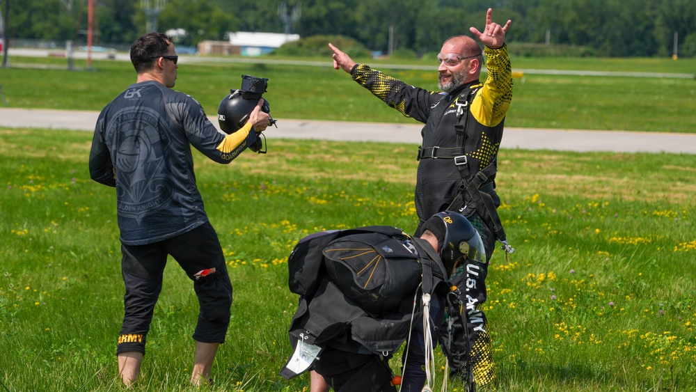 Golden Knights Drop Into the Rochester International Airshow