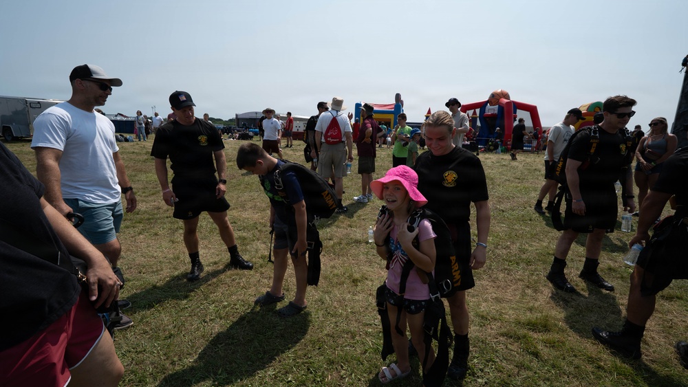 Golden Knights Drop Into the Rochester International Airshow
