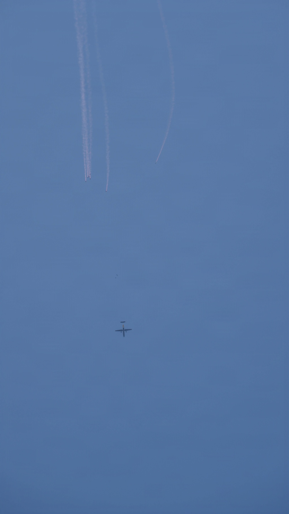 Golden Knights Drop Into the Rochester International Airshow