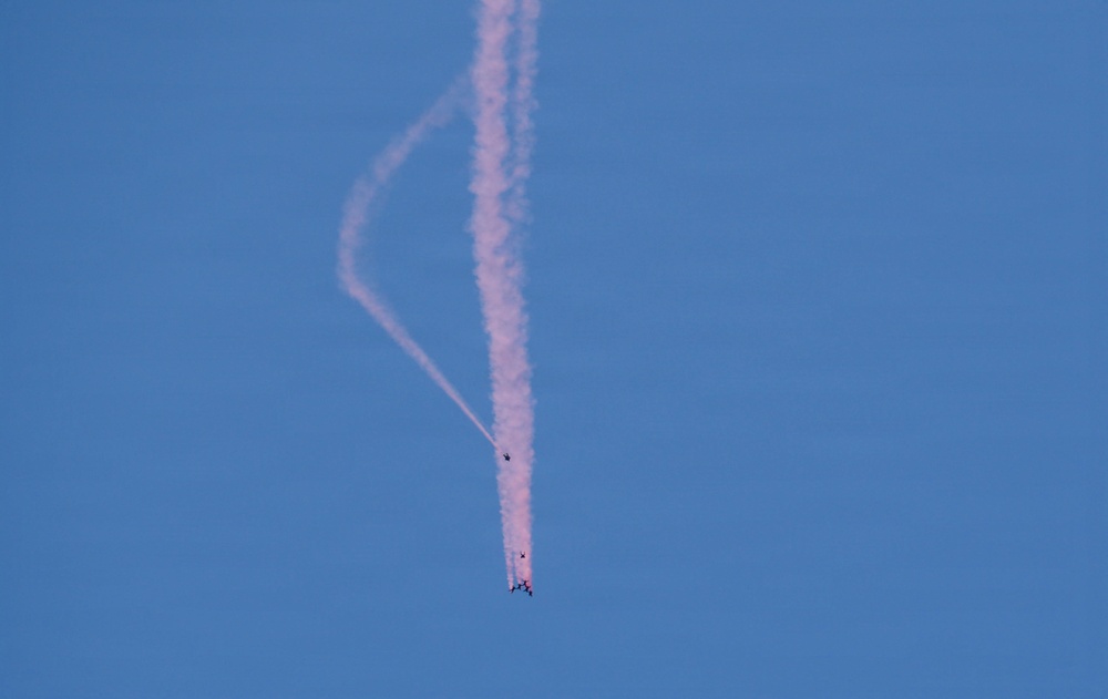 Golden Knights Drop Into the Rochester International Airshow