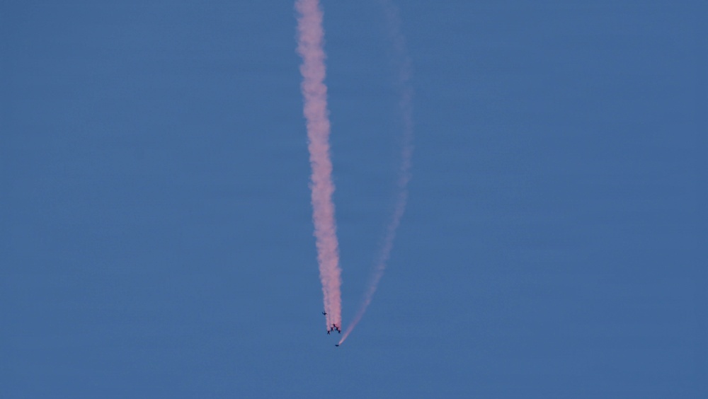 Golden Knights Drop Into the Rochester International Airshow