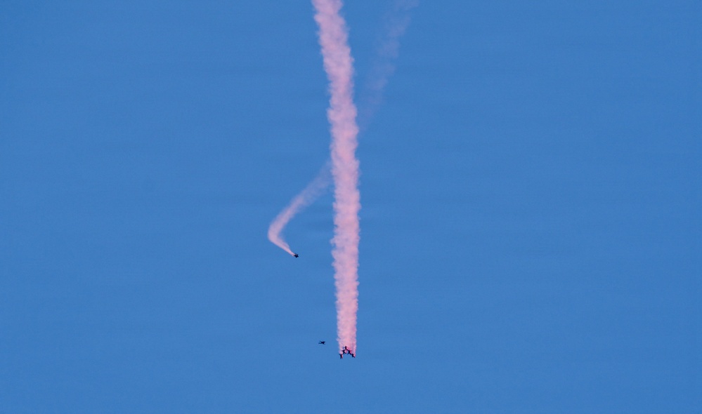 Golden Knights Drop Into the Rochester International Airshow
