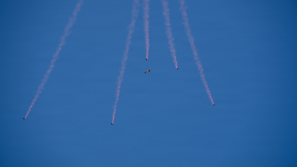 Golden Knights Drop Into the Rochester International Airshow
