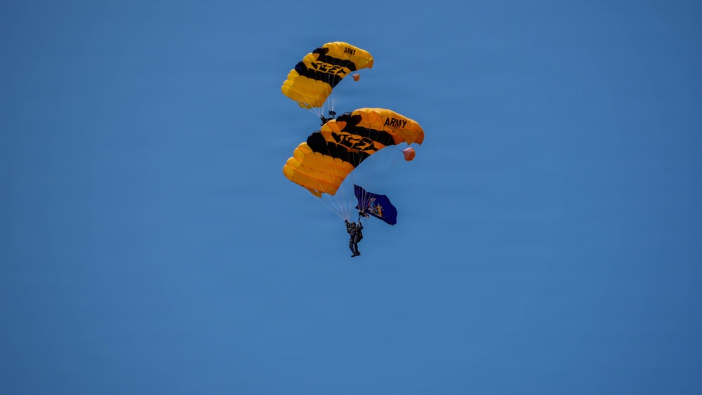 Golden Knights Drop Into the Rochester International Airshow