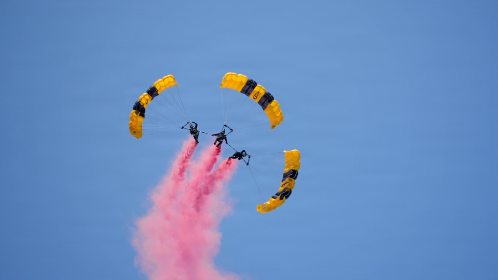 Golden Knights Drop Into the Rochester International Airshow