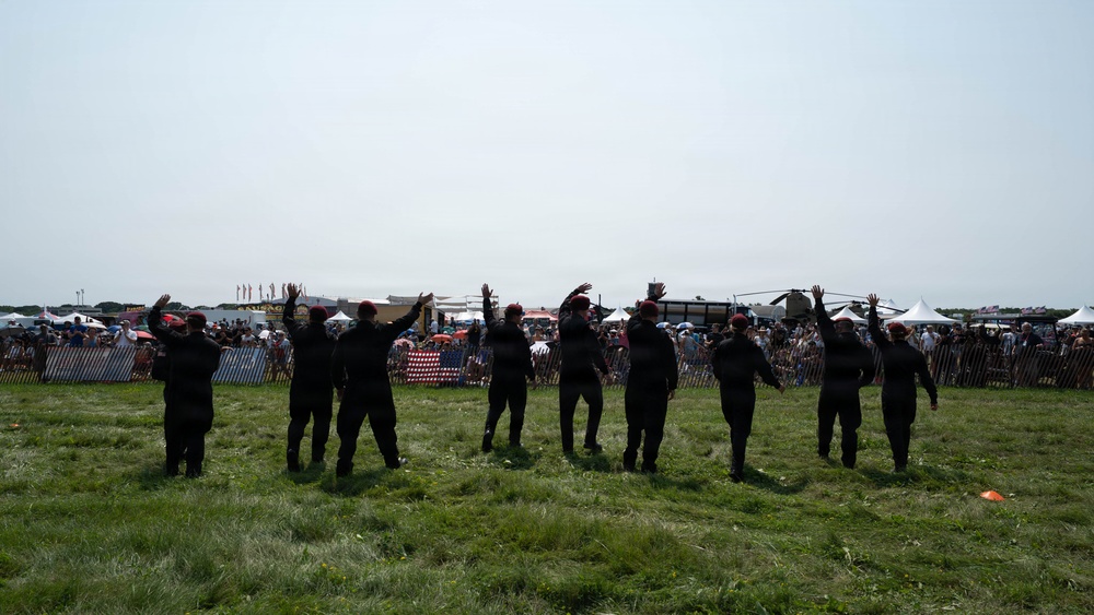 Golden Knights Drop Into the Rochester International Airshow