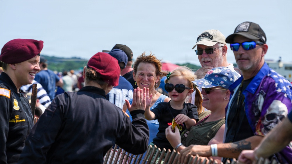 Golden Knights Drop Into the Rochester International Airshow