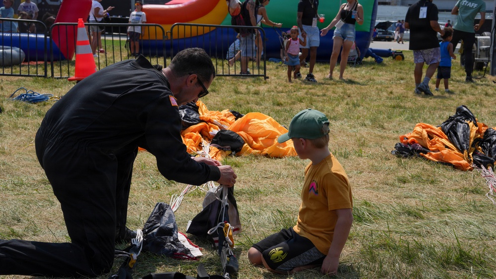 Golden Knights Drop Into the Rochester International Airshow