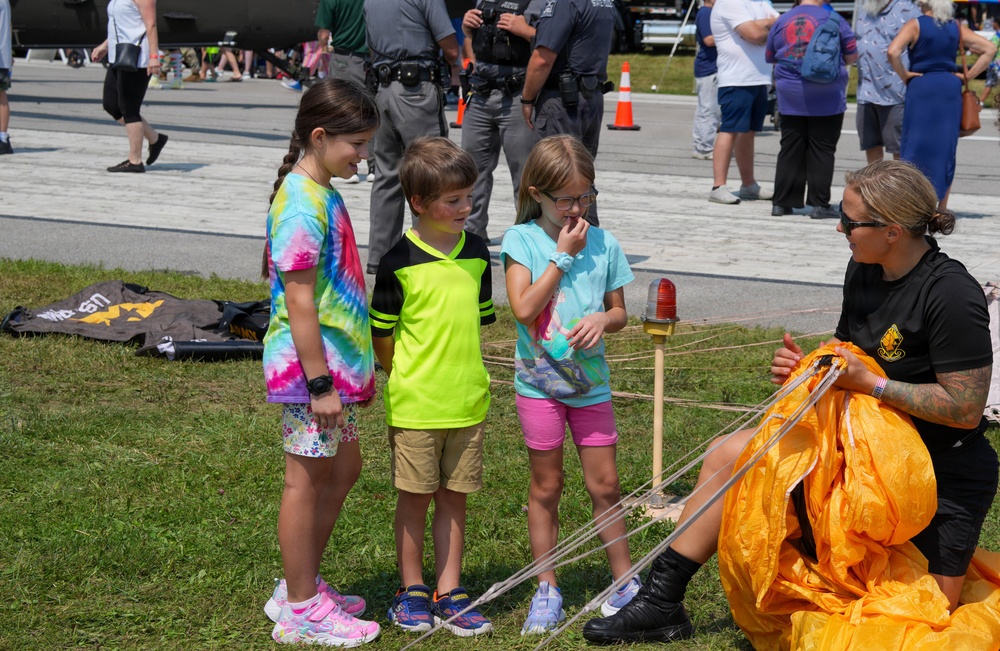 Golden Knights Drop Into the Rochester International Airshow