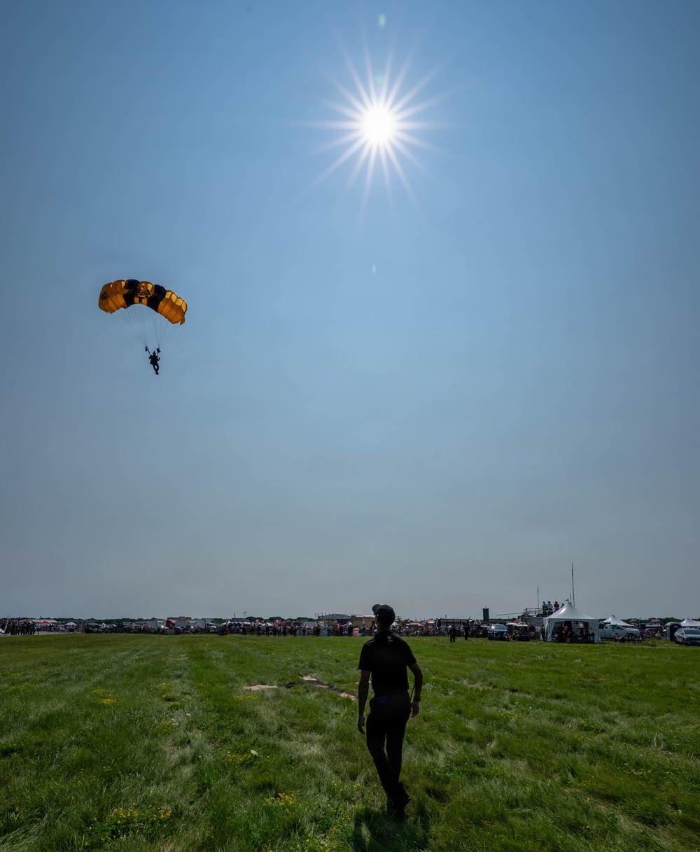 Golden Knights Drop Into the Rochester International Airshow
