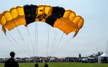 Golden Knights Drop Into the Rochester International Airshow