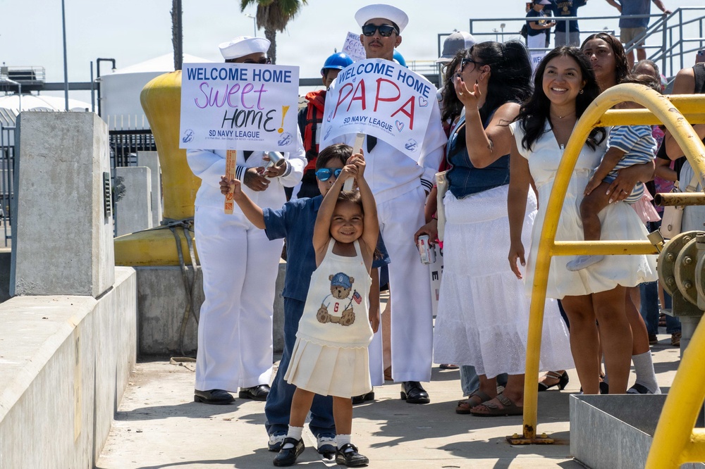 USS Pinckney (DDG 91) Returns To Homeport
