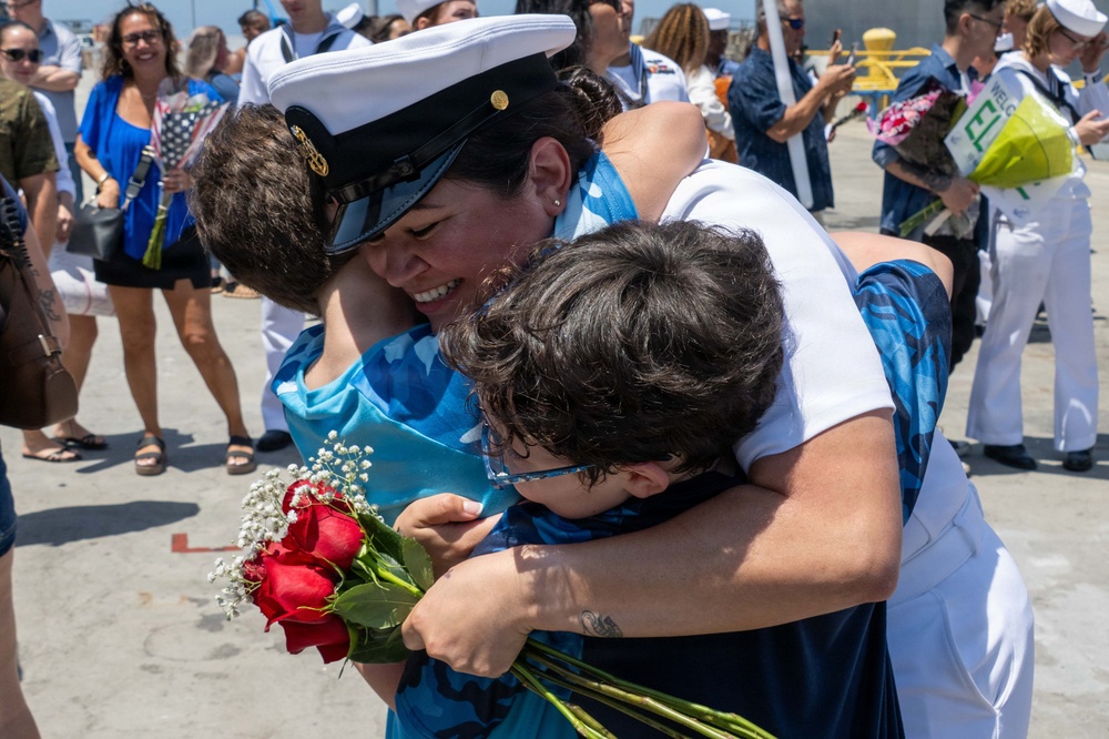 USS Pinckney (DDG 91) Returns To Homeport