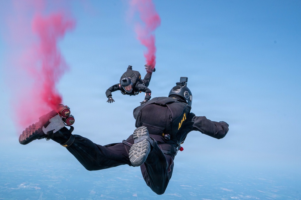 Golden Knights Drop Into the Rochester Airshow
