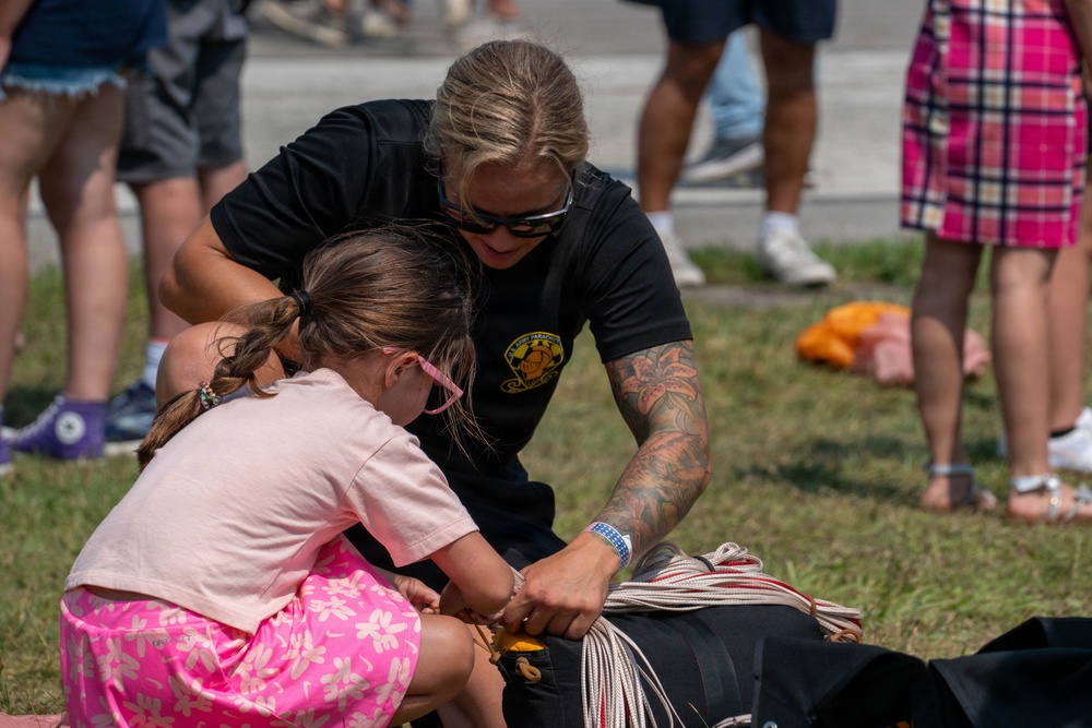 Golden Knights Drop Into the Rochester Airshow