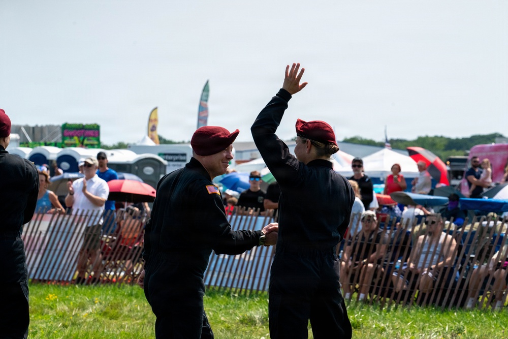 Golden Knights Drop Into the Rochester Airshow