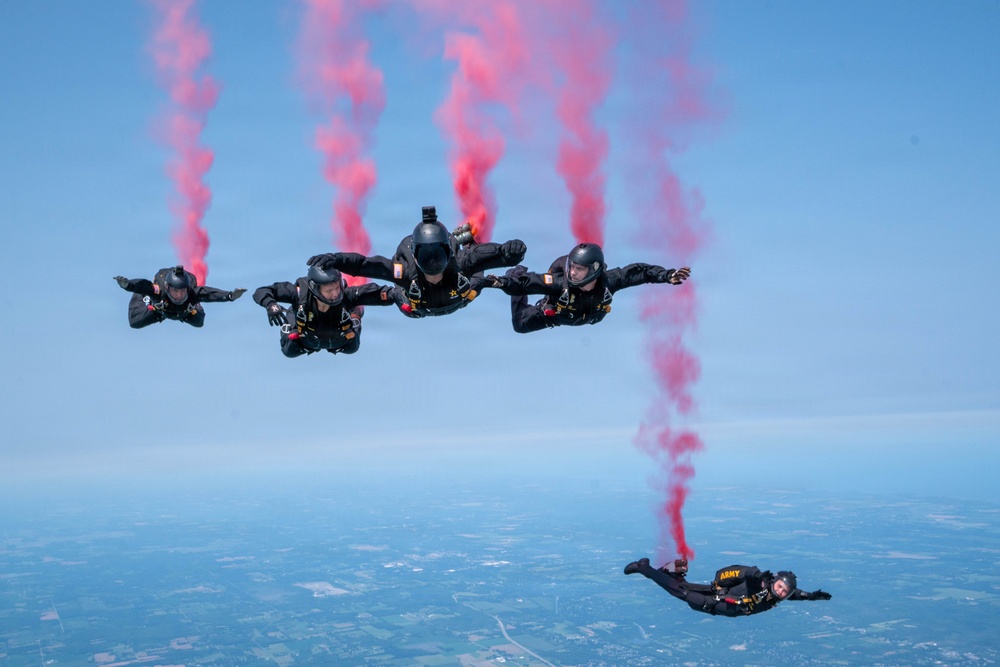 Golden Knights Drop Into the Rochester Airshow